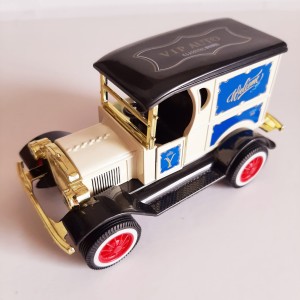 Metalowy automobil classical oldtimer