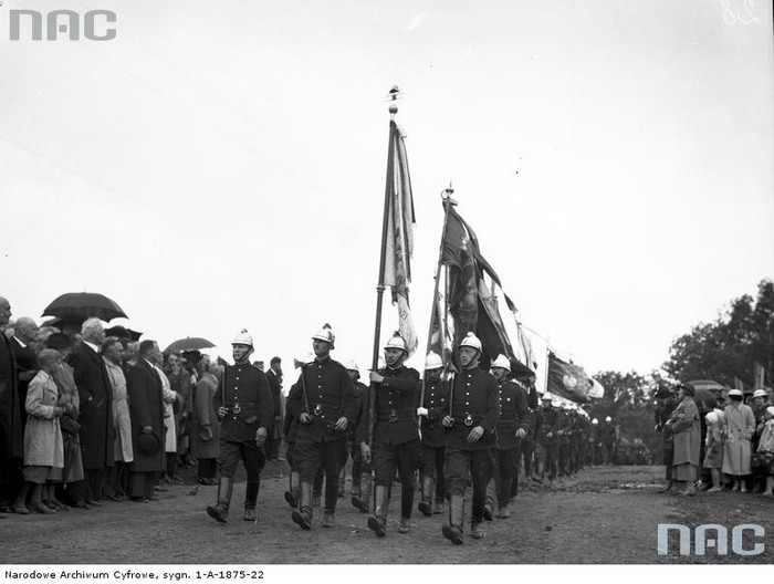 Uroczystość ofiarowania premierowi Waleremu Sławkowi zagrody w Racławicach, fot. Narodowe Archiwum Cyfrowe